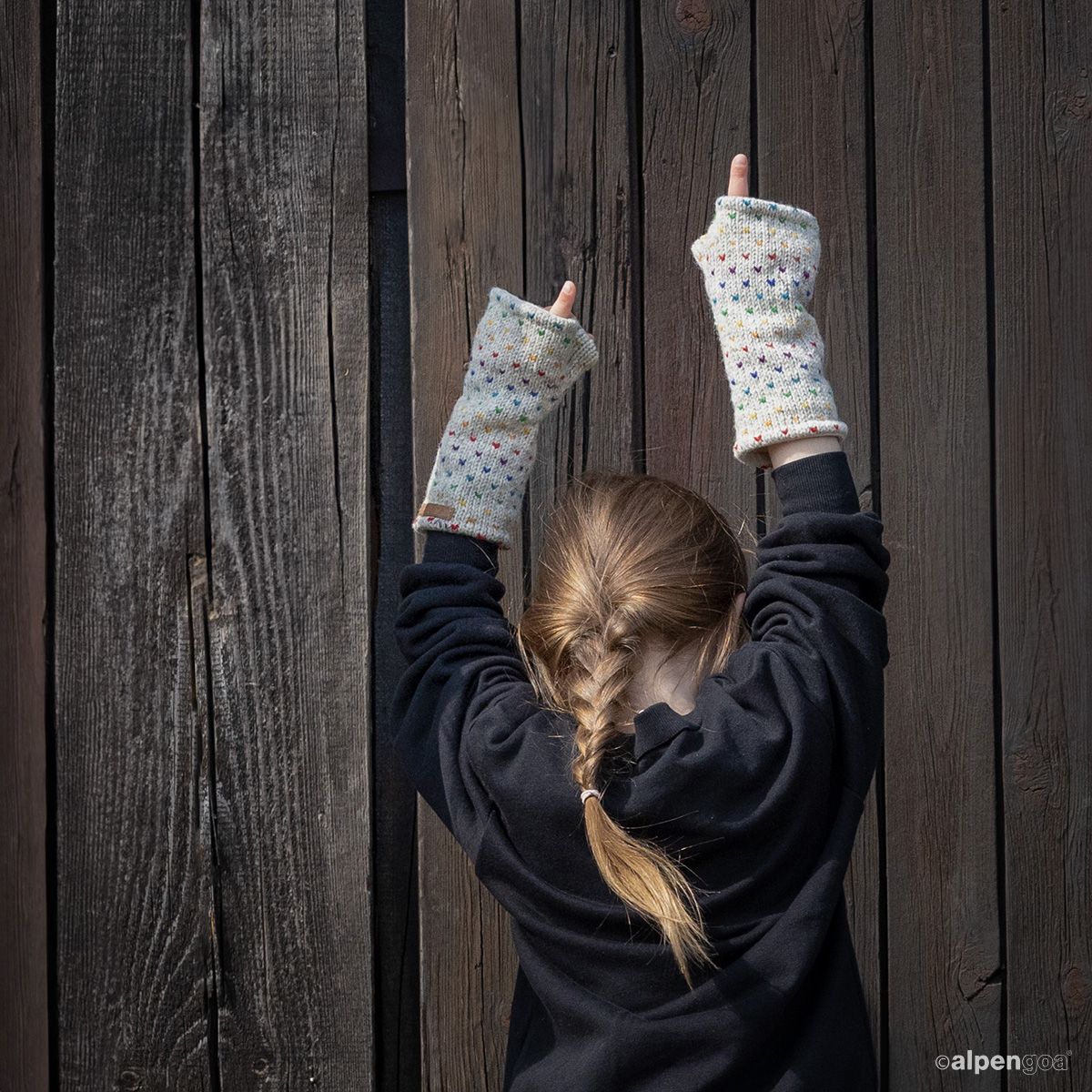 Pulswärmer Modell Ines Regenbogen Kids Tragebeispiel